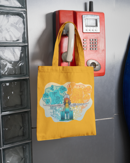 Bolsa de tela amarilla con ilustración de dos perfiles y un fondo colorido.